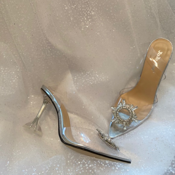 Cinderella “glass” slipper - Picture 2 of 4